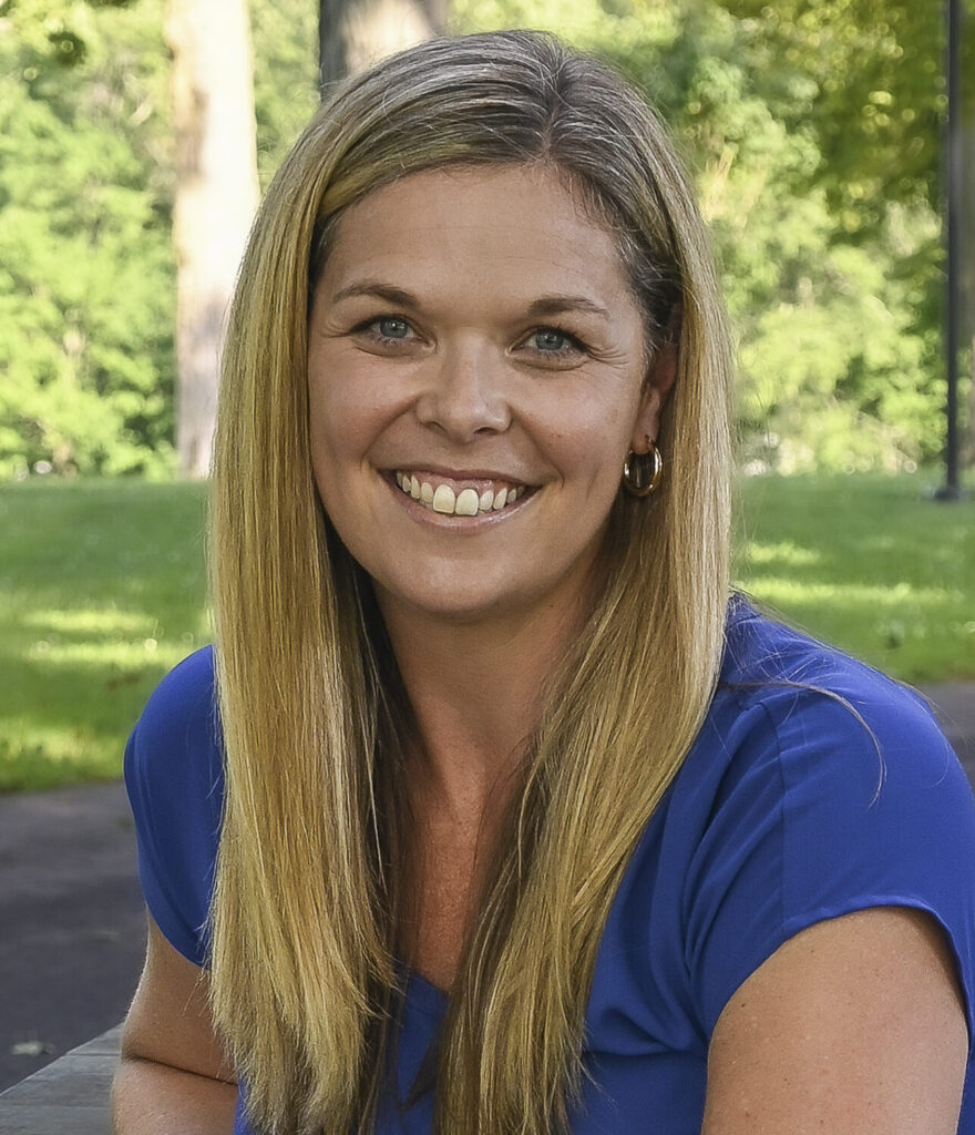 Headshot of Allison Burke, therapist in West Hartford, CT, offering walk & talk therapy and specializing in women's issues